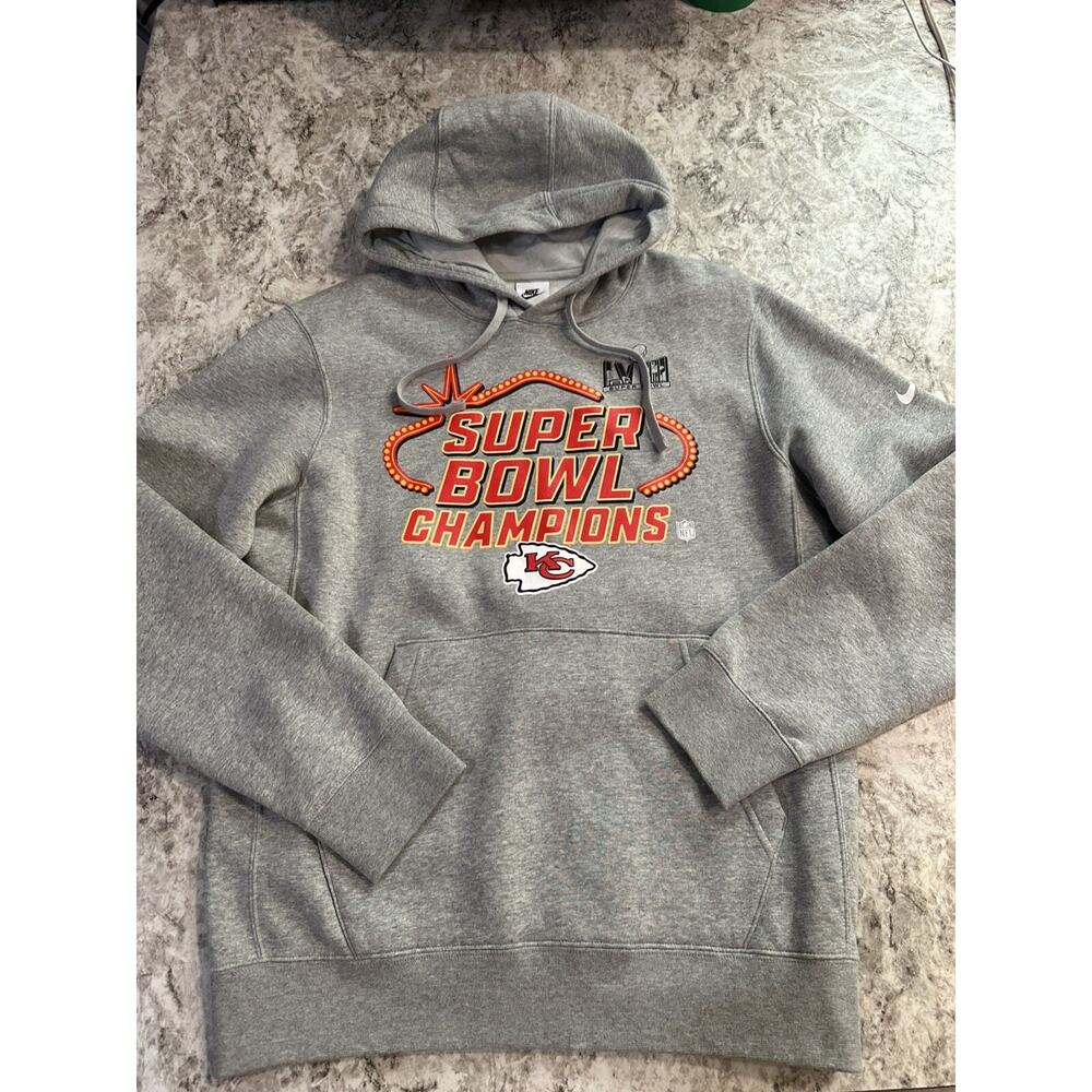 NWOT Men’s Nike Kansas City Chiefs Super Bowl Champs LVIII Trophy Hoodie Small
